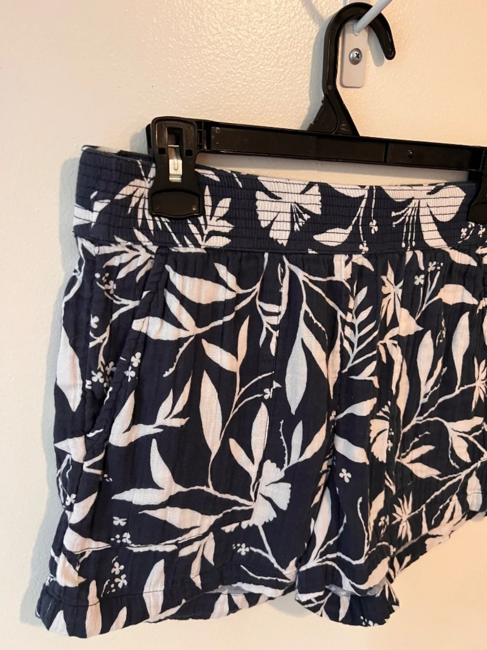 LOFT Navy and White Floral Print Cotton Pull On Shorts | Size S